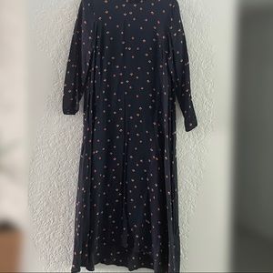 H&M long sleeve dress. Slightly worn. Great condition